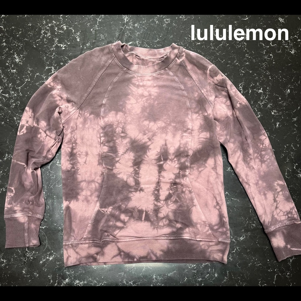 lululemon Women’s sweatshirt with front pocket